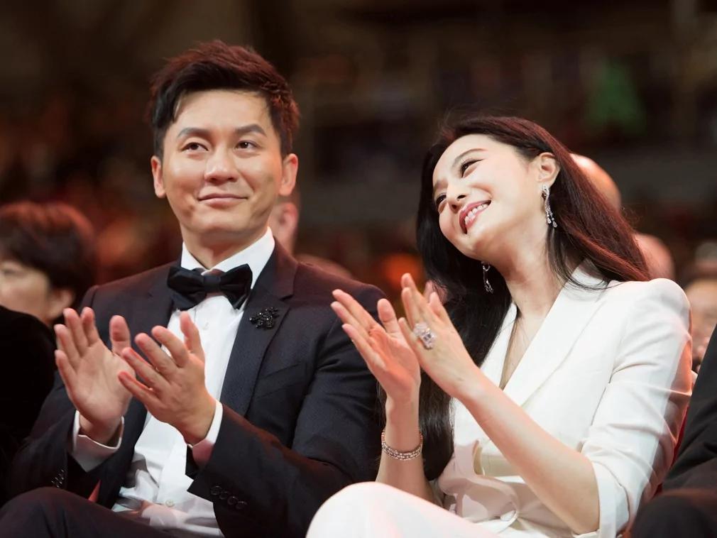 2017年9月，李晨（左）與女友范冰冰（右）出席在中國呼和浩特舉行的金雞百花電影節閉幕式（圖源：VCG）