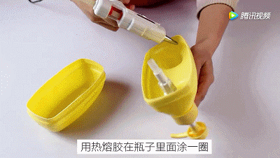 谁还买熨斗啊 洗衣液瓶剪两刀 衣服1秒变平整 太聪明了