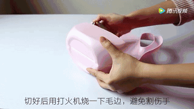 谁还买熨斗啊 洗衣液瓶剪两刀 衣服1秒变平整 太聪明了