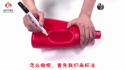 谁还买熨斗啊 洗衣液瓶剪两刀 衣服1秒变平整 太聪明了