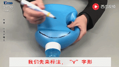 谁还买熨斗啊 洗衣液瓶剪两刀 衣服1秒变平整 太聪明了