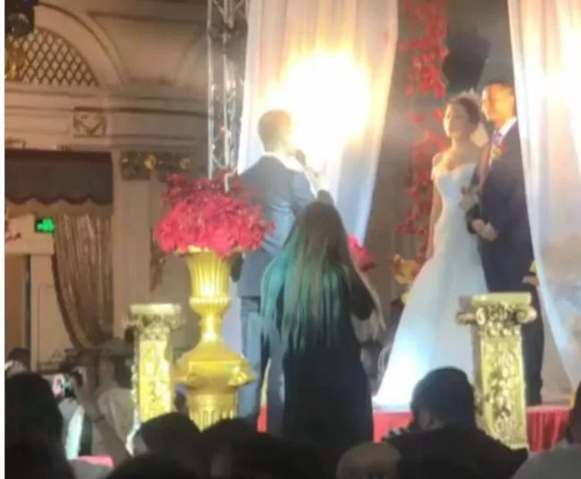 超糗!新郎把新娘叫成前女友 台下炸锅