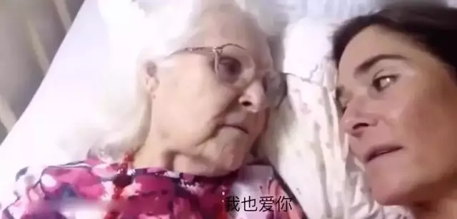 带着自己夭折的孩子 17天游1600多公里 尸体腐烂仍不舍离开 看哭了…