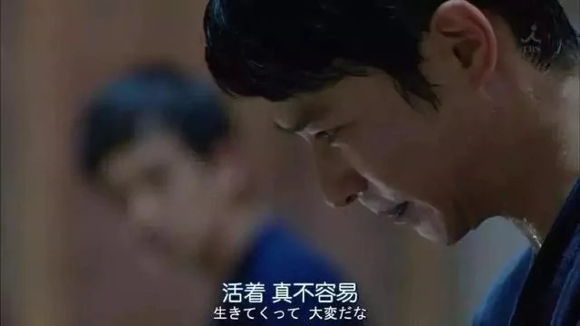 这个快递小哥睡觉火了…