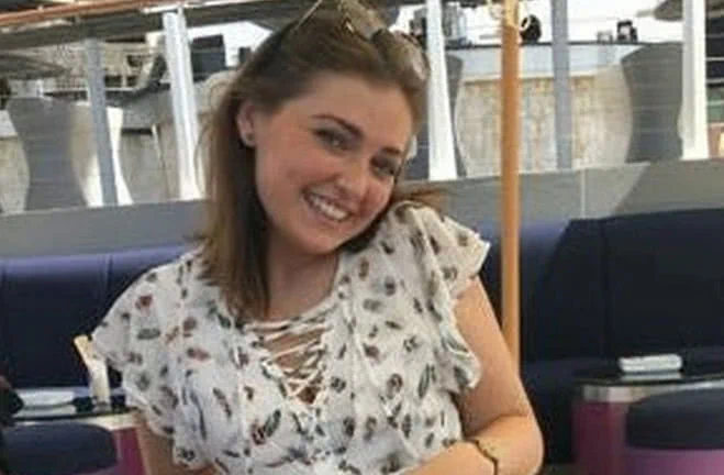 女子在人群中看人打架 结果却遭到受伤男子起诉 缺席被判3个月!