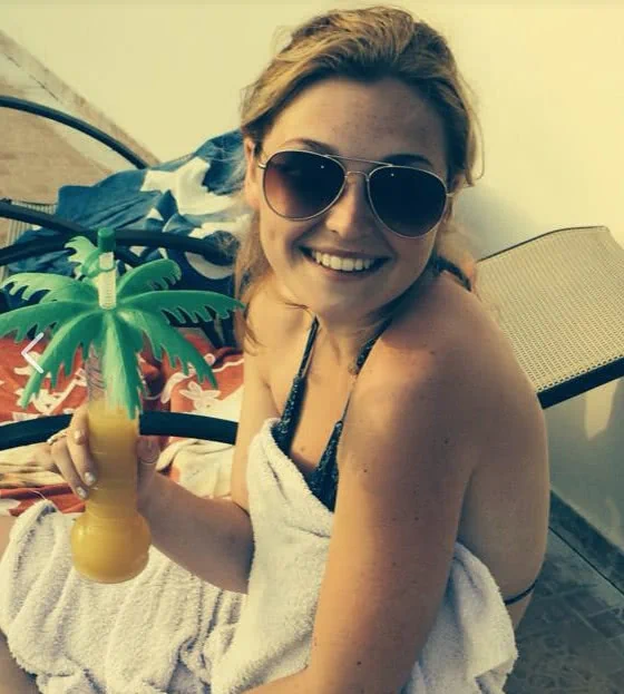 女子在人群中看人打架 结果却遭到受伤男子起诉 缺席被判3个月!