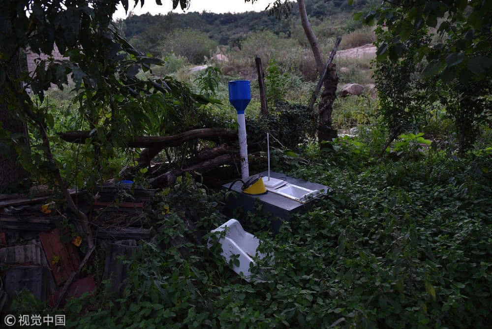 60岁老人隐居山洞修道 老婆孩子住城里!