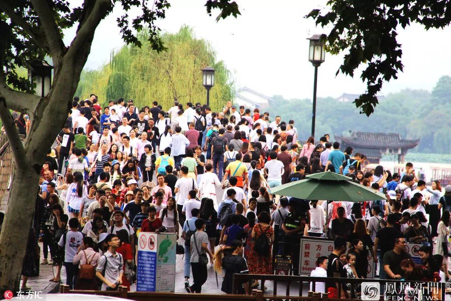实拍:人山人海的中秋节假期又到了…!