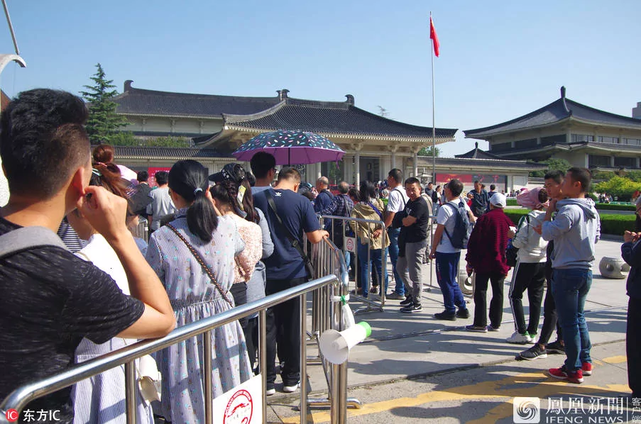 实拍:人山人海的中秋节假期又到了…!