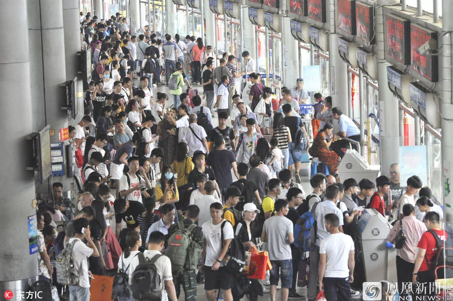 实拍:人山人海的中秋节假期又到了…!