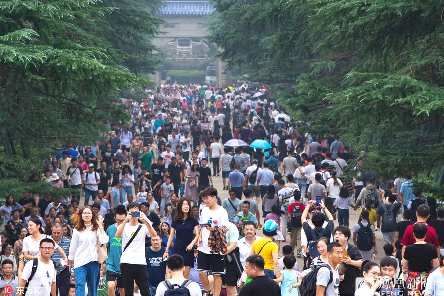 实拍:人山人海的中秋节假期又到了…!