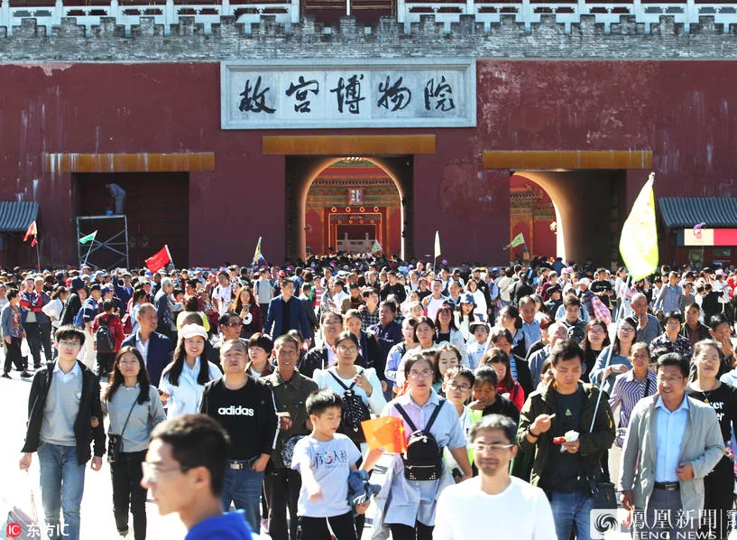 实拍:人山人海的中秋节假期又到了…!