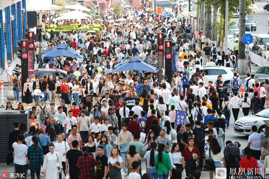 实拍:人山人海的中秋节假期又到了…!