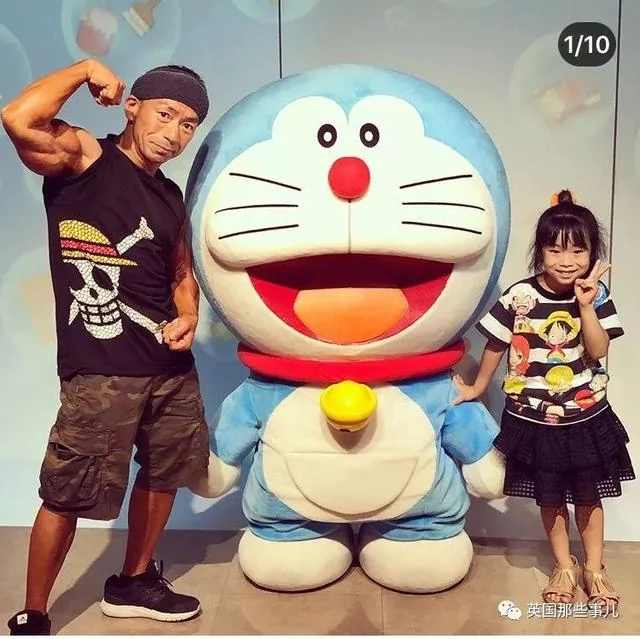 捧着仓鼠晒肌肉…这位“杀手”大叔的画风真是健身界的一股清流