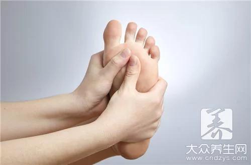脚气怎么传染给别人 脚气会通过这种途径传播