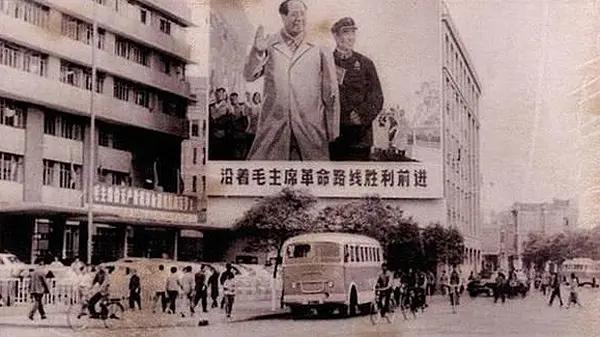 当年就“勒紧裤腰带也要进行对外援助”如何进行洗脑