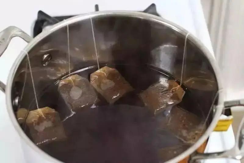 拖地的时候地板难干?试试这个妙招 拖完地几秒就干