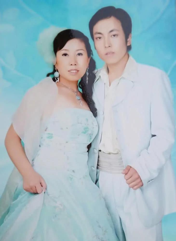 父母偷偷离婚被孩子发现 癌症娃病床上求爸爸当面向妈妈求婚!