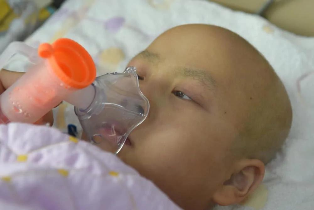 父母偷偷离婚被孩子发现 癌症娃病床上求爸爸当面向妈妈求婚!