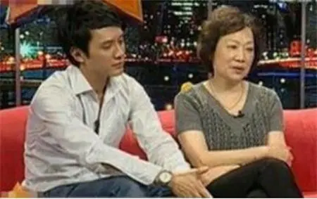 原來馮紹峰曾是個「媽寶男」，馮紹峰顯赫家世父母曝光