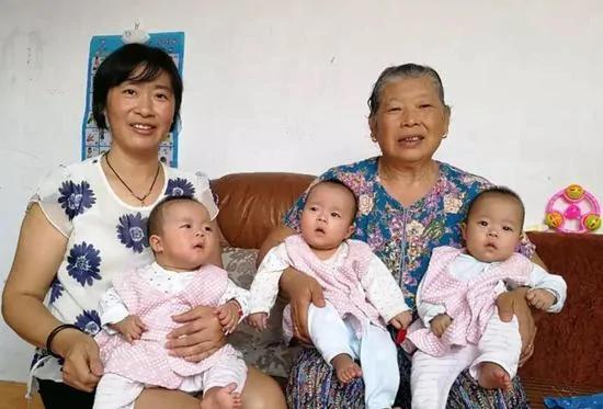 41歲外婆生下三胞胎 為全力養娃不惜賣掉老家房子！