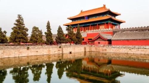 故宫以红黄两色为主 为何不叫红禁城或黄禁城?