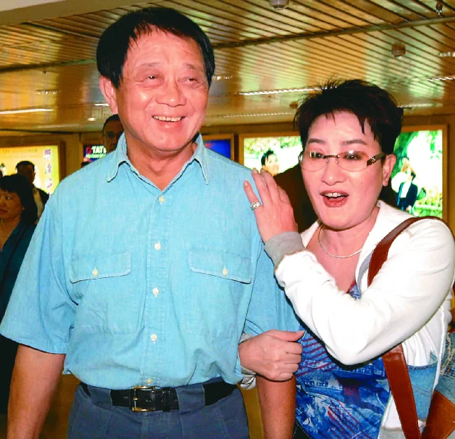 洪文栋(左)跟杨丽花曾是圈内有名的恩爱夫妻。（本报资料照片）