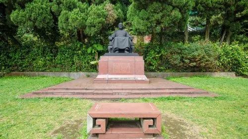 十年浩劫期间 蒋介石在台湾干什么?