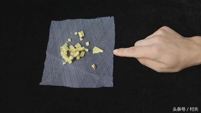 生姜抹在脚上太厉害 学会了家家户户都需要