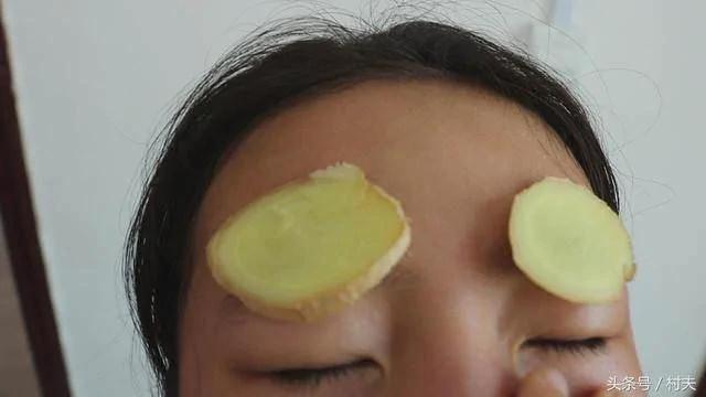 生姜抹在脚上太厉害 学会了家家户户都需要
