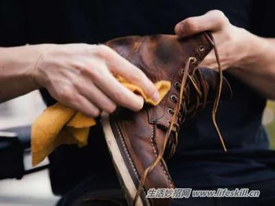 皮鞋受潮易发霉 怎样预防及保养?