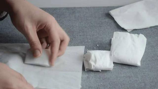 将肥皂用纸“包起来” 没想到竟然这么厉害 解决了家家户户困扰的问题