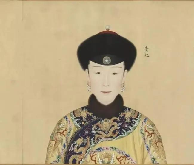 乾隆皇帝与他十二位后妃嫔的真容 图集