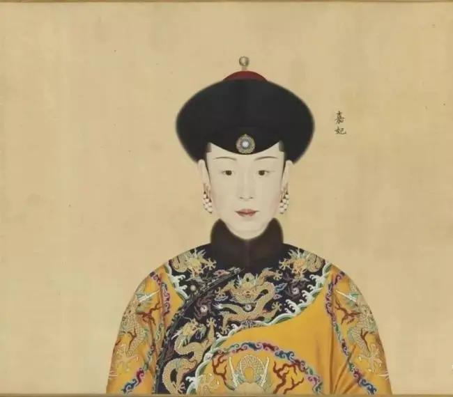 乾隆皇帝与他十二位后妃嫔的真容 图集
