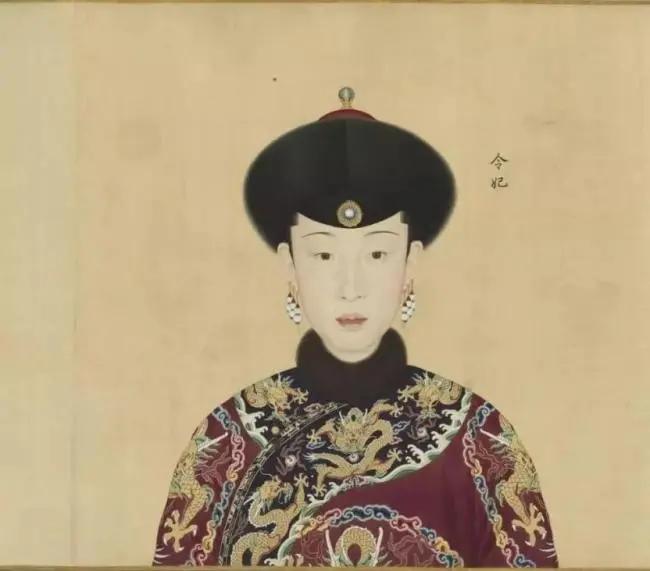 乾隆皇帝与他十二位后妃嫔的真容 图集