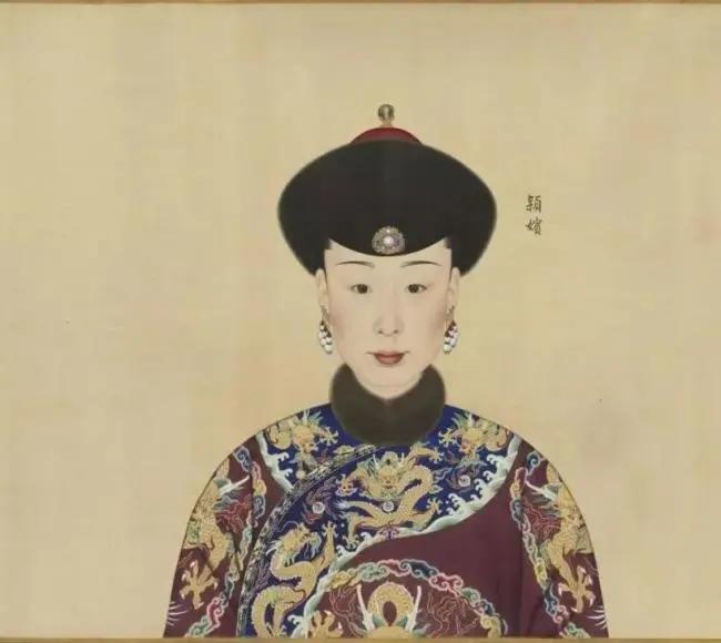 乾隆皇帝与他十二位后妃嫔的真容 图集