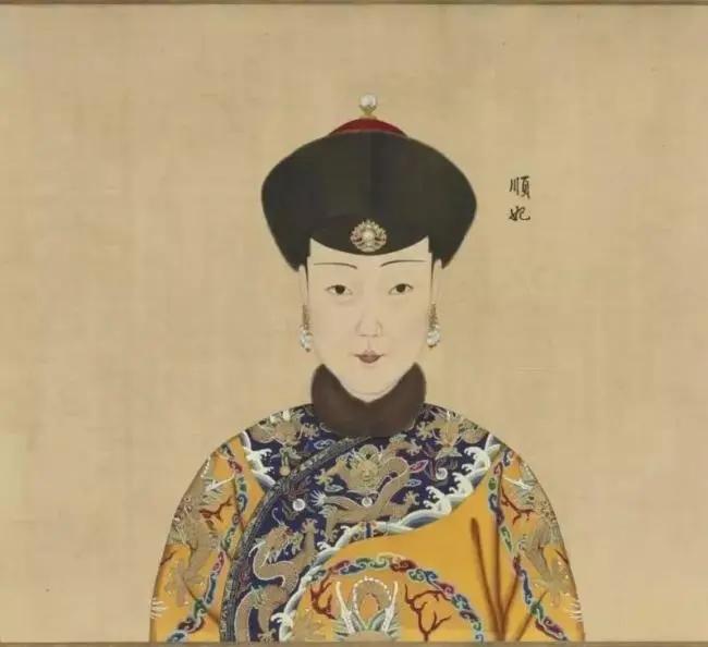 乾隆皇帝与他十二位后妃嫔的真容 图集
