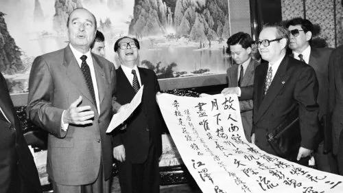 洪水滔天哀鸿遍野 江泽民高唱两首名歌
