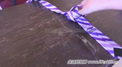 用不到一分钟 就能打出漂亮的领带