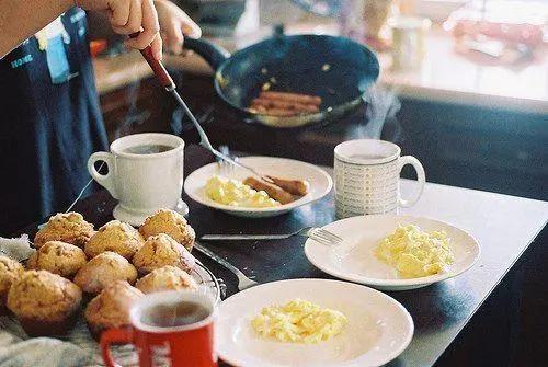 吃早餐前的你在做什麼？多數成功人士他們會做這8件事情