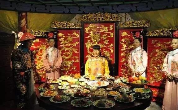 老外眼中中国皇帝的一日三餐:竟如此孤单寂寞冷!