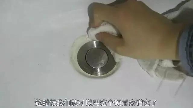 为什么一定要在洗手间里放一枚硬币?今天才知道 真实用