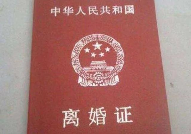 26岁儿子娶了媳妇 把62岁母亲赶出家门 老母亲半路一摸口袋哭了!
