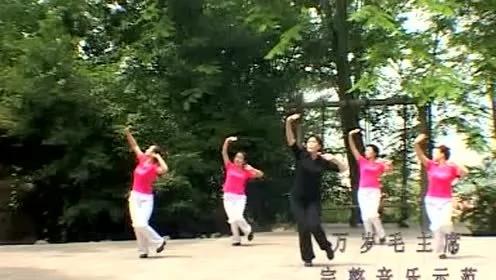 从“紫红”到“粉红” 红歌的末路