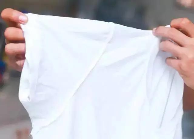 用一个可乐瓶洗衣服 竟然比手洗的还干净?