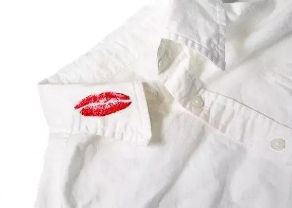 用一个可乐瓶洗衣服 竟然比手洗的还干净?