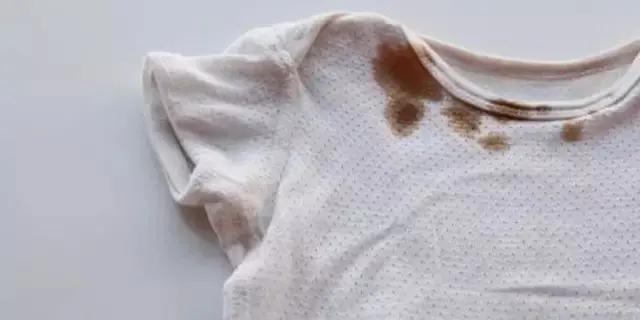 用一个可乐瓶洗衣服 竟然比手洗的还干净?