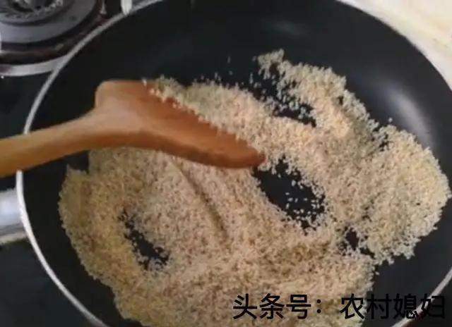 自创的花生芝麻糖 吃了都说好 有小时候的味道!