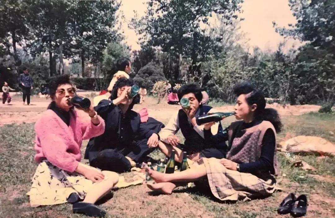 尘封30多年的老照片被扒出:看过的人都很感慨!