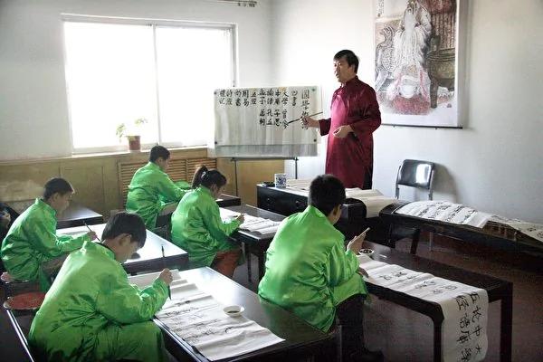 大陆艺人孙楠送子读国学班 国学热引关注